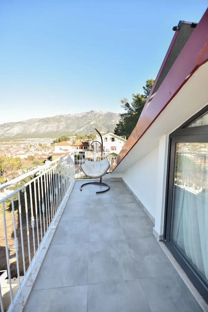 Roof Room