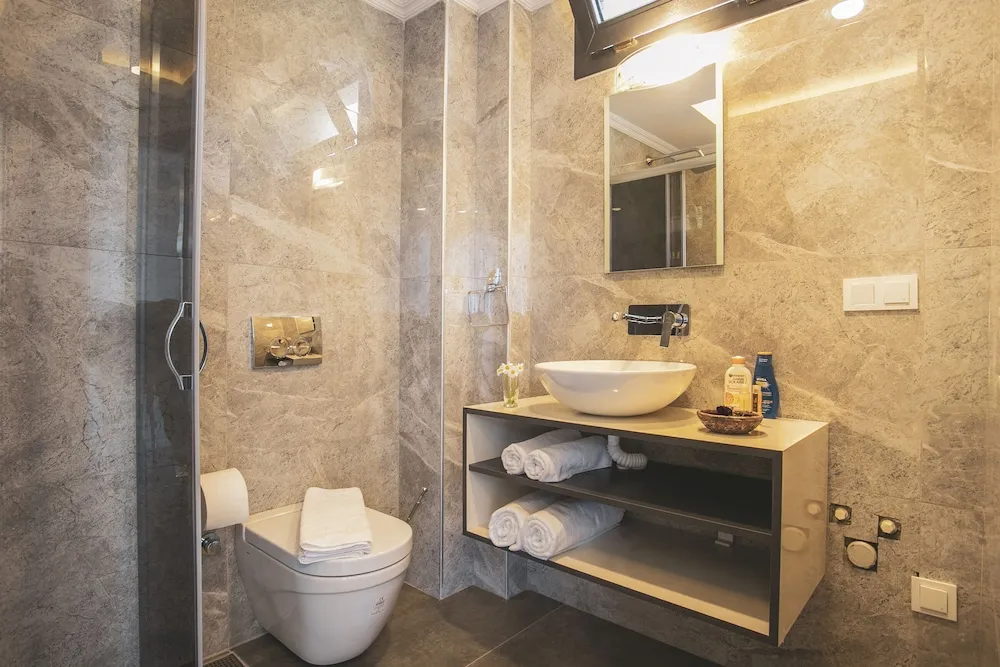 Deluxe Üç Kişilik Oda, Havuz Manzaralı