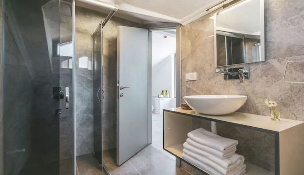 Deluxe Üç Kişilik Oda, Havuz Manzaralı