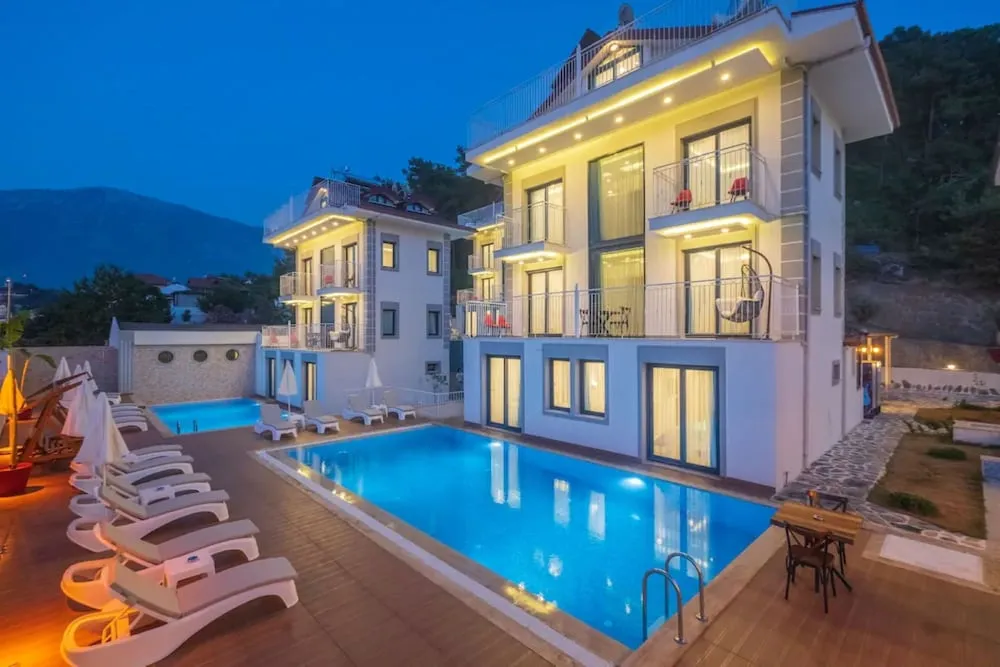 Deluxe Üç Kişilik Oda, Havuz Manzaralı