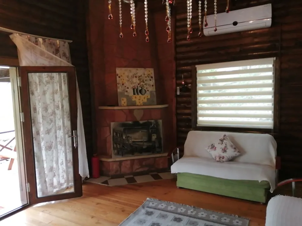 8 Family Tree House