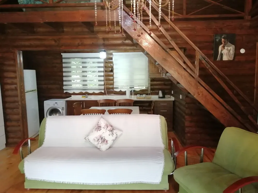 8 Family Tree House
