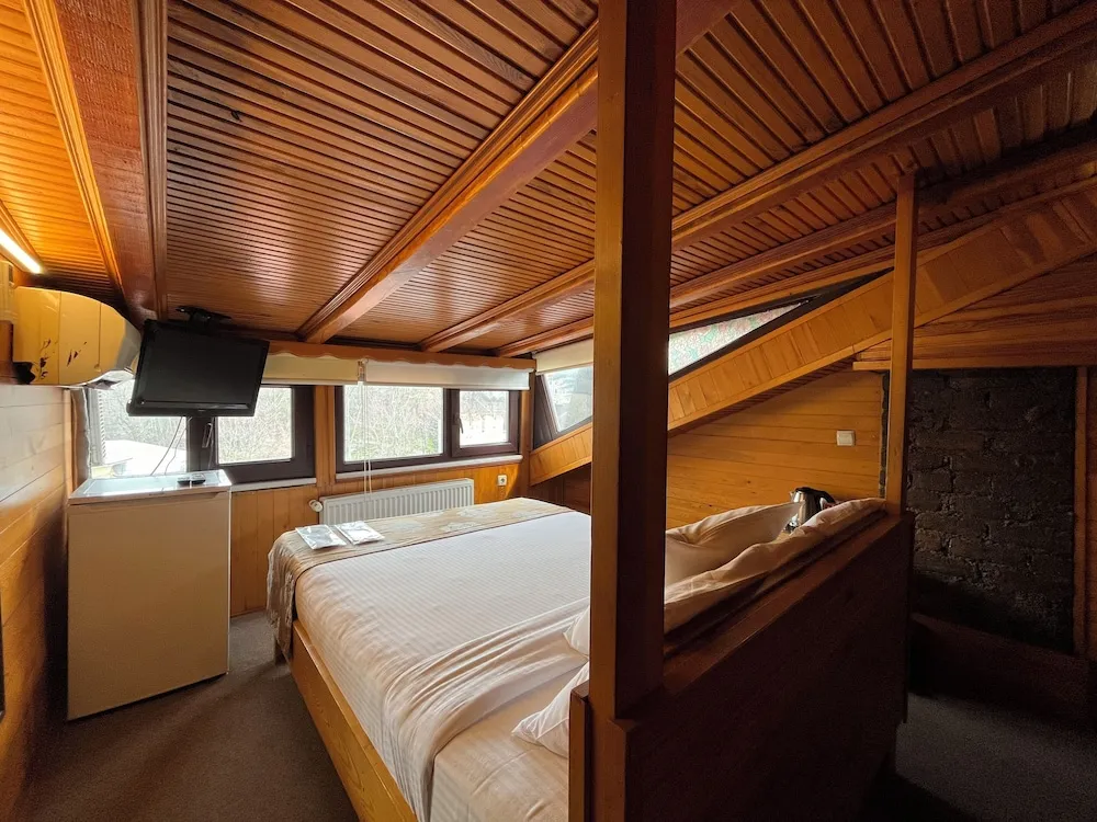 Economy Tek Büyük Yataklı Oda