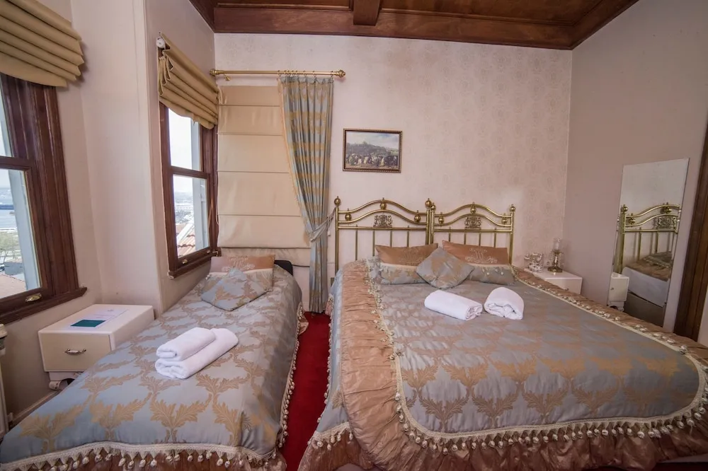 Üç Kişilik Oda