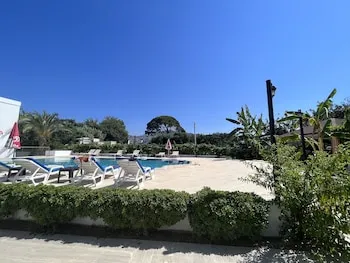 Ege Apartments