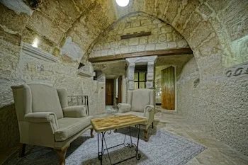 Naraca Cave House