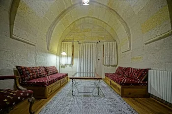Naraca Cave House