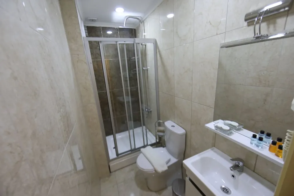 Standard Tek Büyük Yataklı Oda