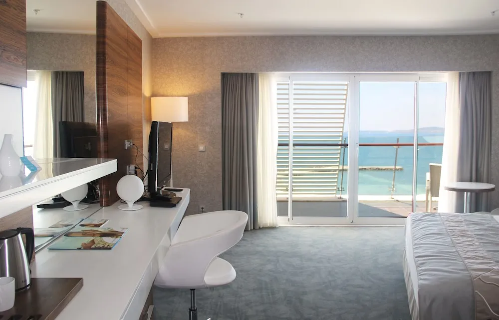 Deluxe Room, 1 Double or 2 Twin Beds