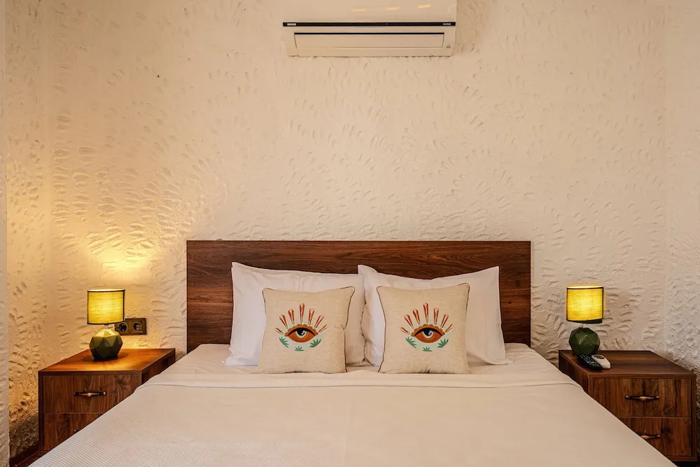 Superior Room (2-3 People) Bay Window