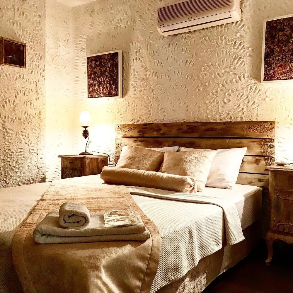 Superior Room (2-3 People) Bay Window