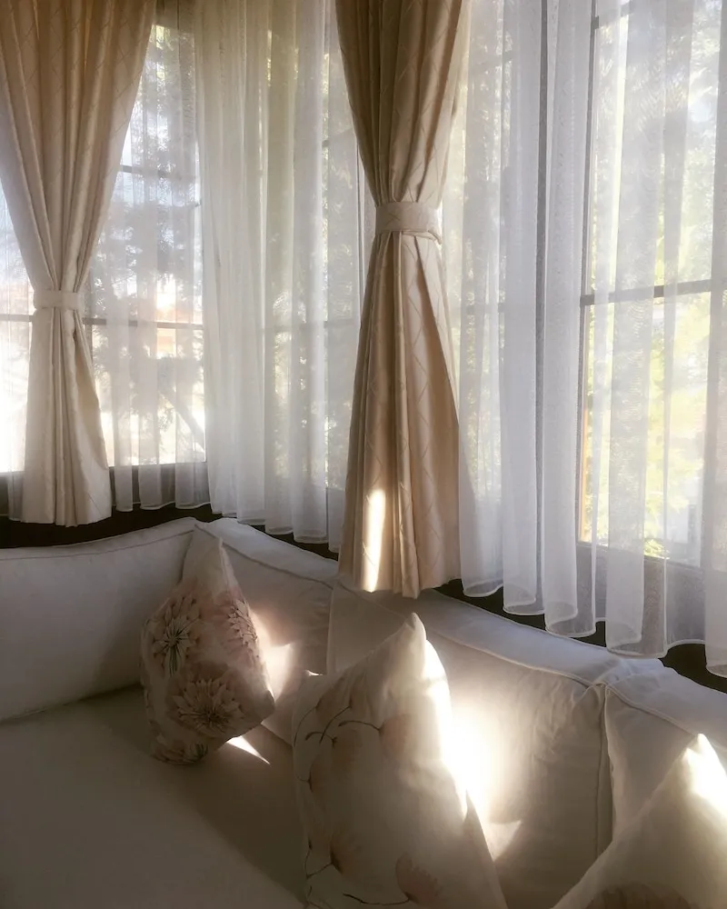 Superior Room (2-3 People) Bay Window