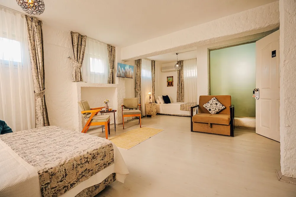 Family Room (3-4 people) Minus 1st Floor