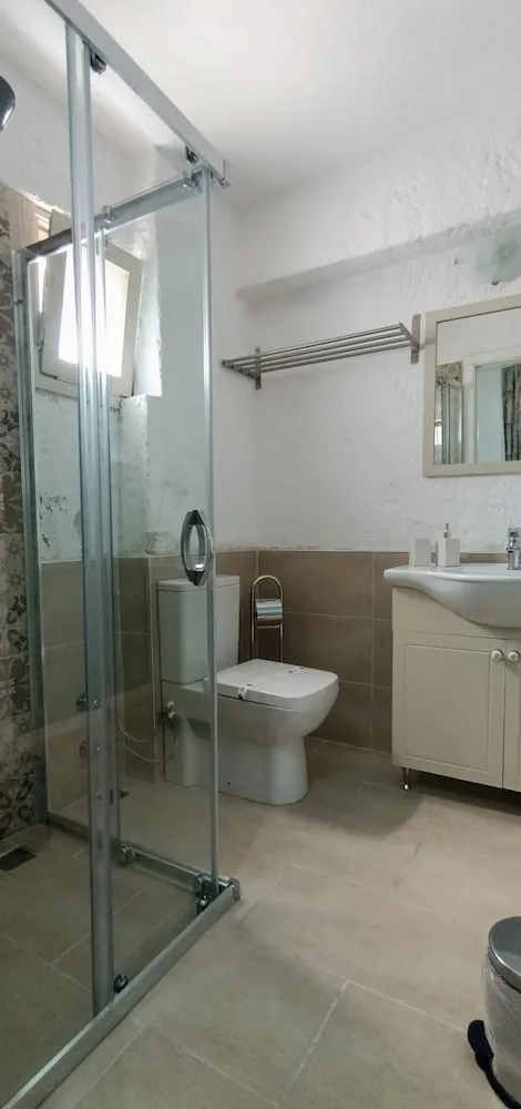 Family Room (3-4 people) Minus 1st Floor