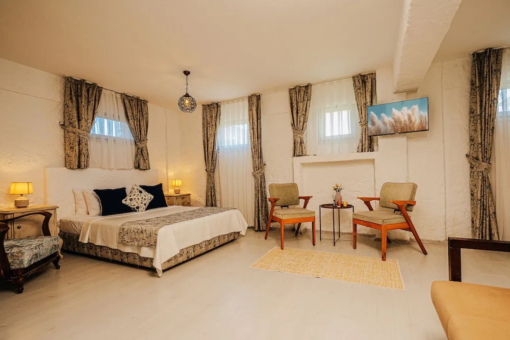 Family Room (3-4 people) Minus 1st Floor