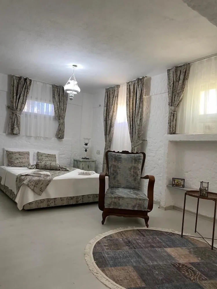 Family Room (3-4 people) Minus 1st Floor