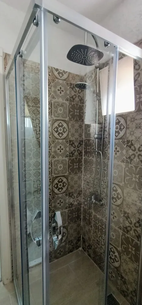 Family Room (3-4 people) Minus 1st Floor