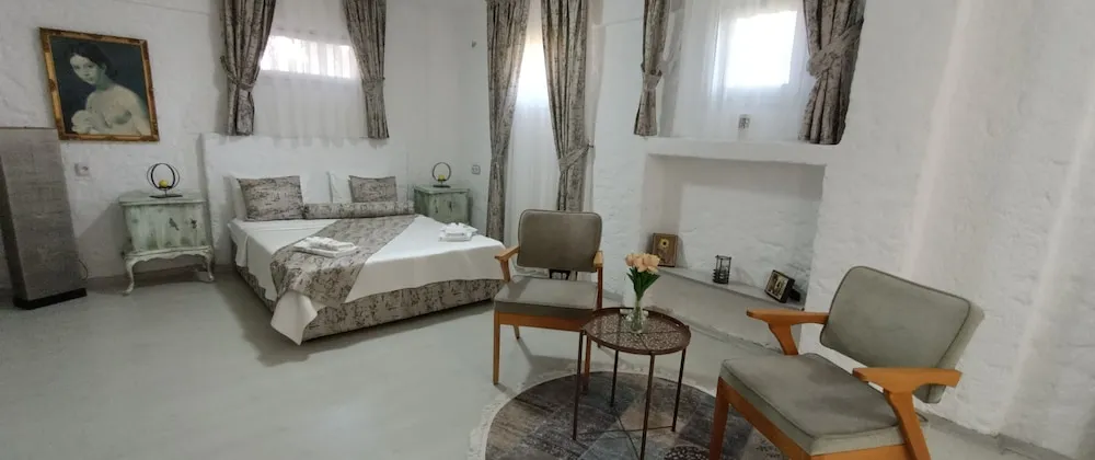 Family Room (3-4 people) Minus 1st Floor