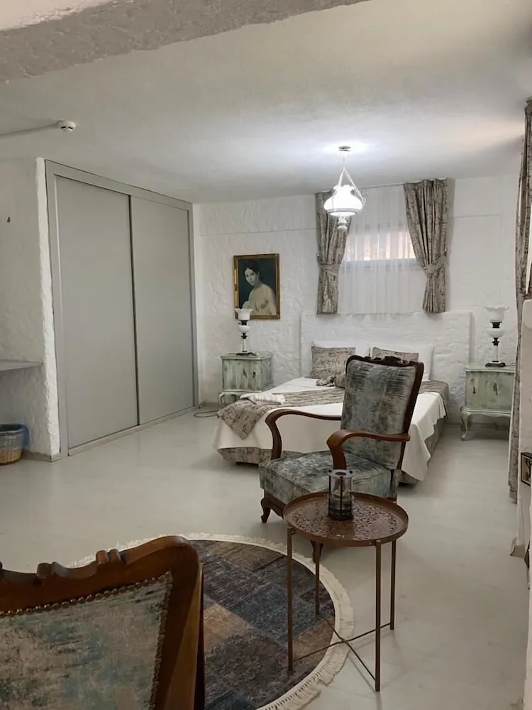 Family Room (3-4 people) Minus 1st Floor