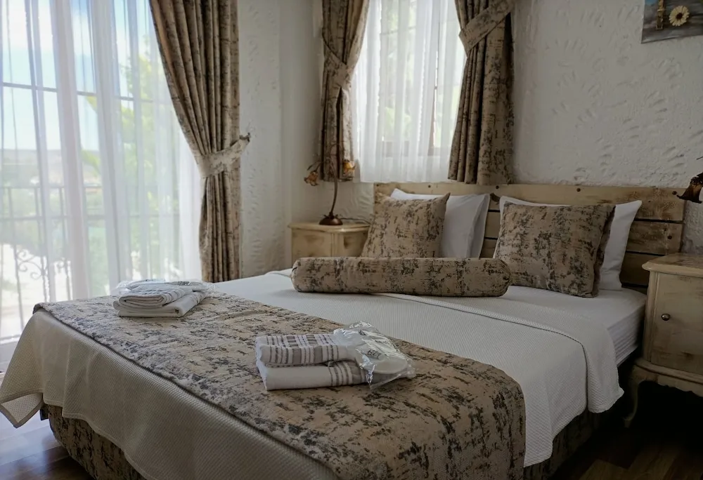 Standard Tek Büyük Yataklı Oda