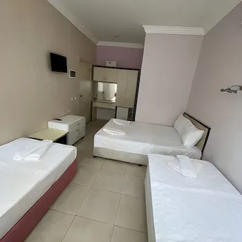 Beachway Hotel Side