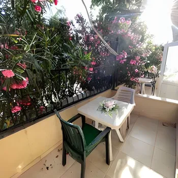 Beachway Hotel Side