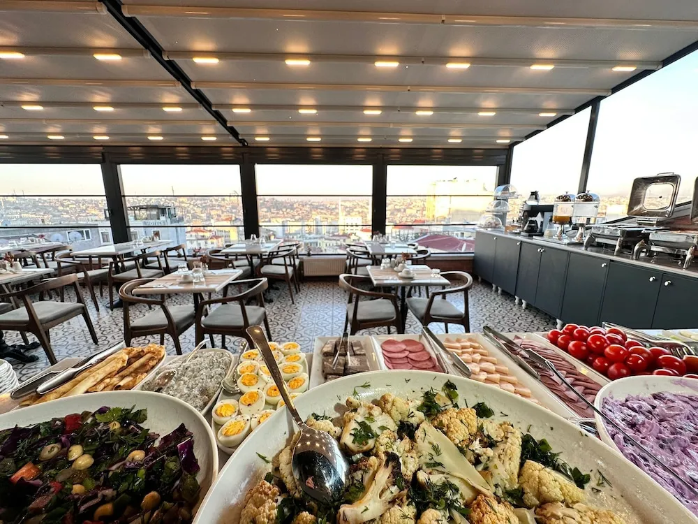 Balkonlu Deluxe Tek Büyük Yataklı Oda, 1 Yatak Odası