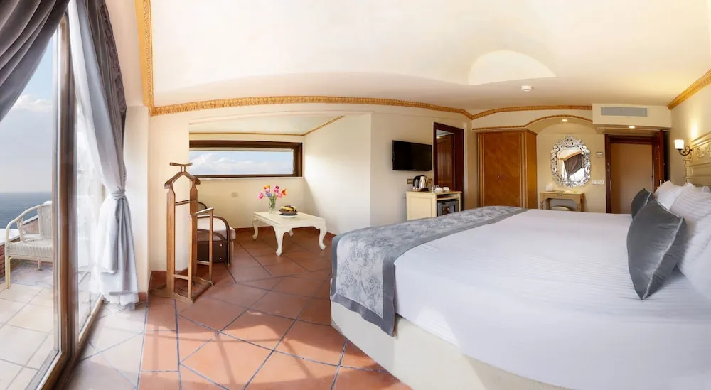 Deluxe Room With Blue Mosque View