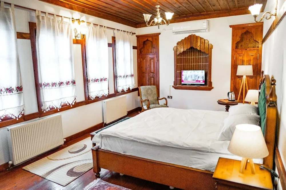 Deluxe Tek Büyük Yataklı Oda