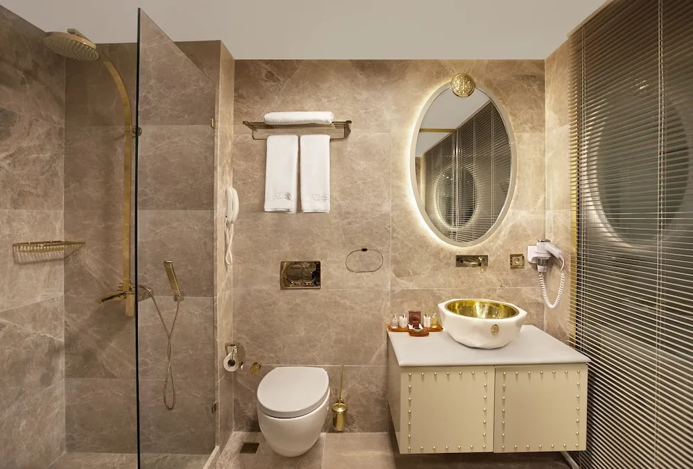 Deluxe Tek Büyük Yataklı Oda, Avlu Manzaralı, Bahçeli