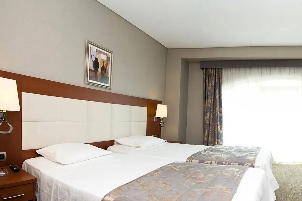 Tek Büyük Yataklı Oda, Bağlantılı Odalar