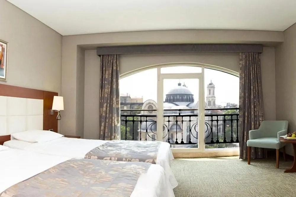 Tek Büyük Yataklı Oda, Bağlantılı Odalar