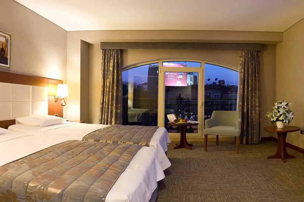 Tek Büyük Yataklı Oda, Bağlantılı Odalar