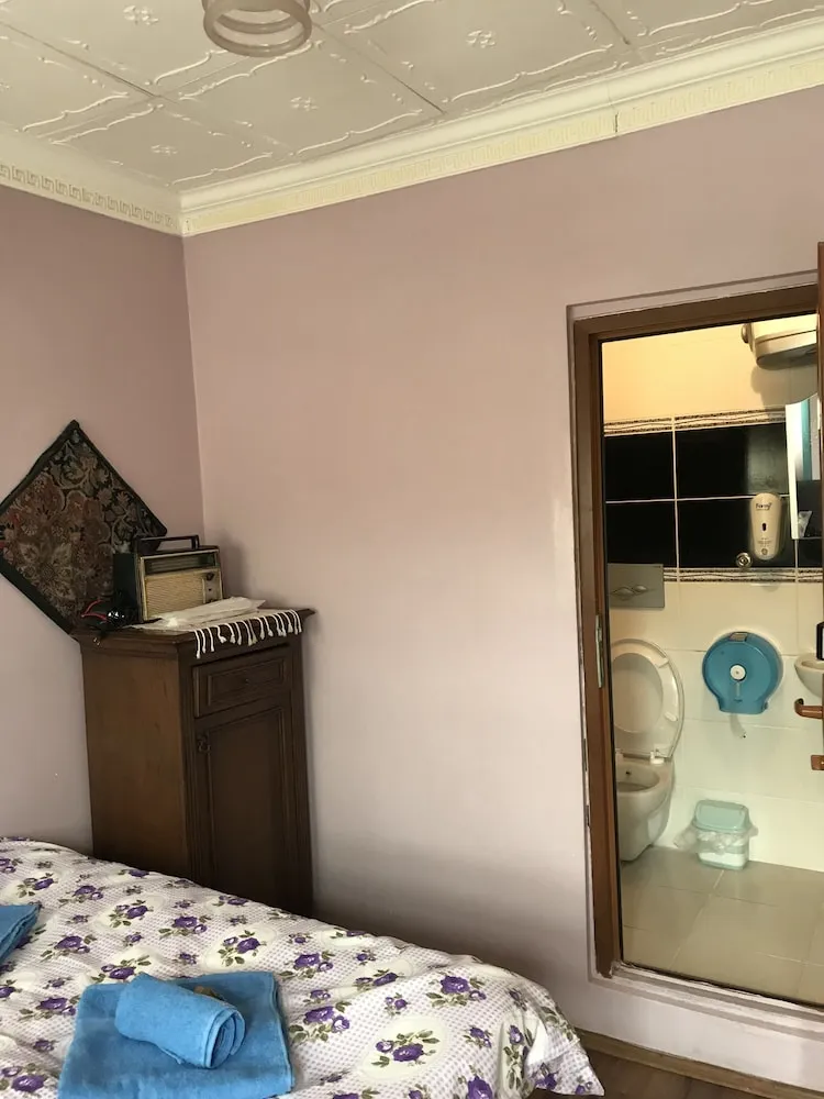 Standard Tek Büyük Yataklı Oda