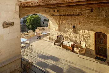Carna Cave Hotel