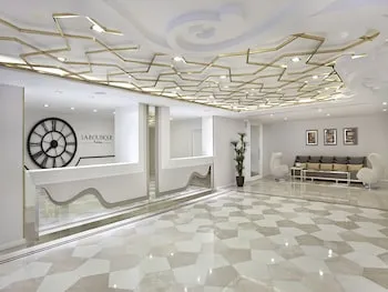 La Boutique Hotel & Suites