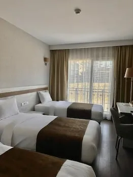 Kanyonvadi Hotel