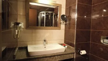 Kanyonvadi Hotel