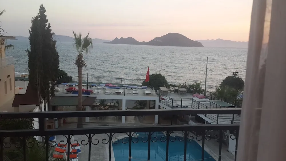 Deluxe Tek Büyük Yataklı Oda, Deniz Manzaralı