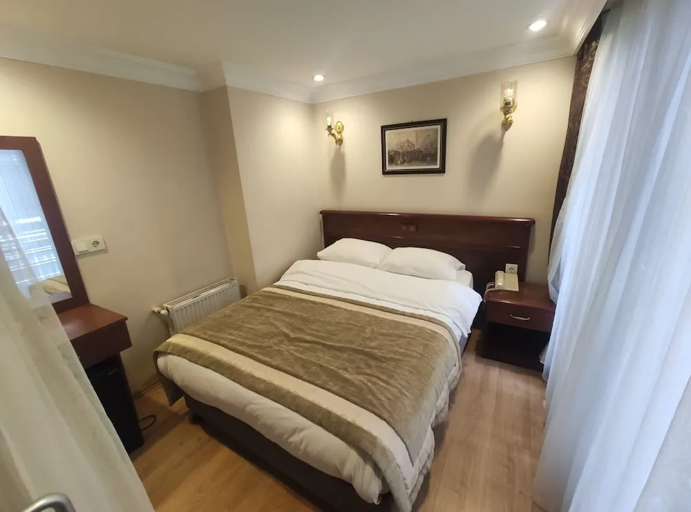 4 PERSON CONNECTION ROOM