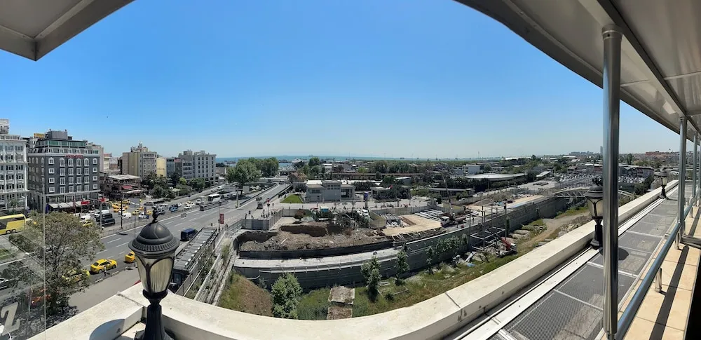 SEA VIEW BALCONY ROOM DBL AND TWIN