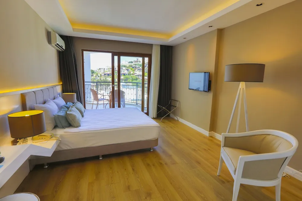 Standard Tek Büyük veya İki Ayrı Yataklı Oda, Kısmi Deniz Manzaralı