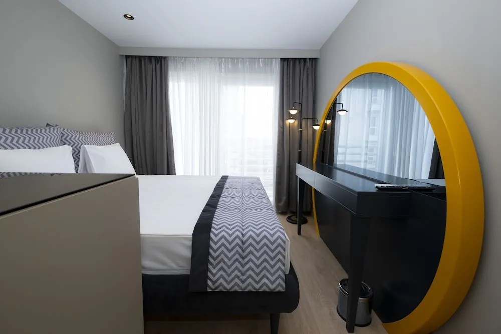 Partical Sea View Room