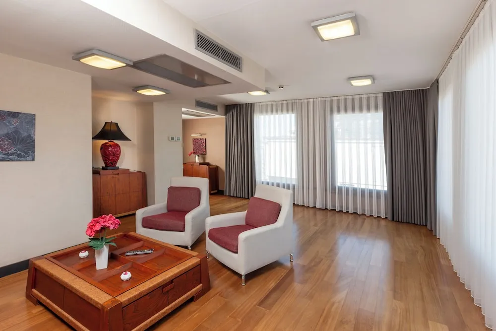 Penthouse Room