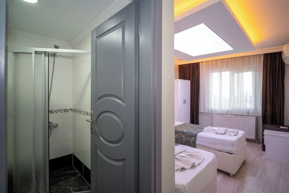 Standard Tek Büyük veya İki Ayrı Yataklı Oda