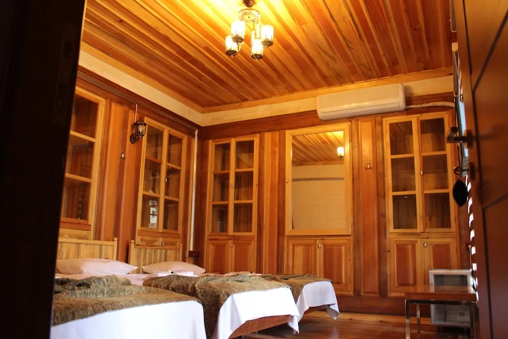 Family Oda, Bahçe Manzaralı