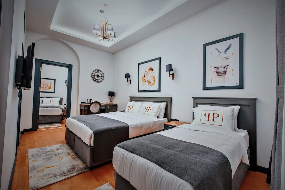 Deluxe Family Suite