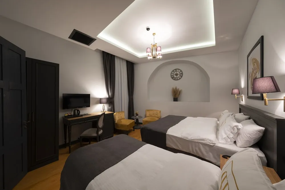 Deluxe Family Suite