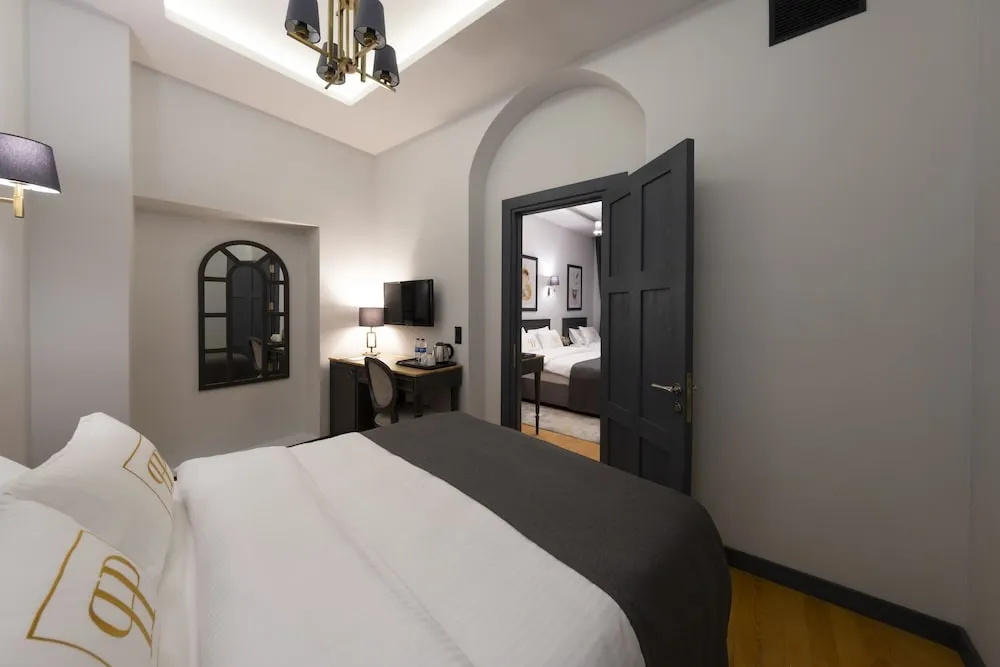 Deluxe Family Suite
