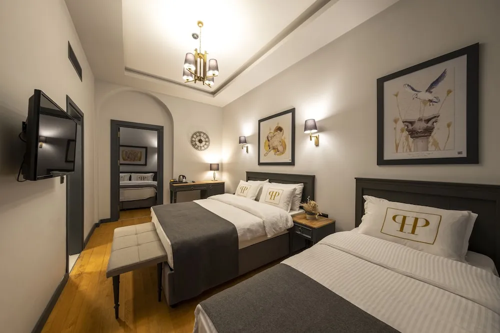 Deluxe Family Suite
